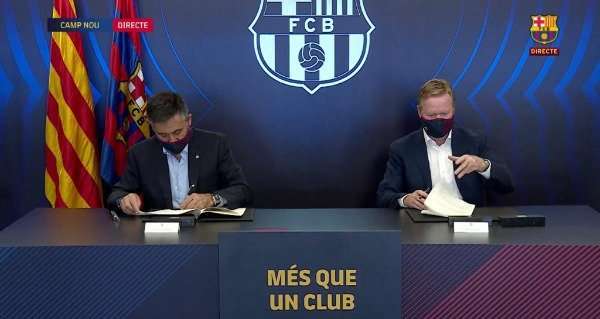 أثناء توقيع العقود