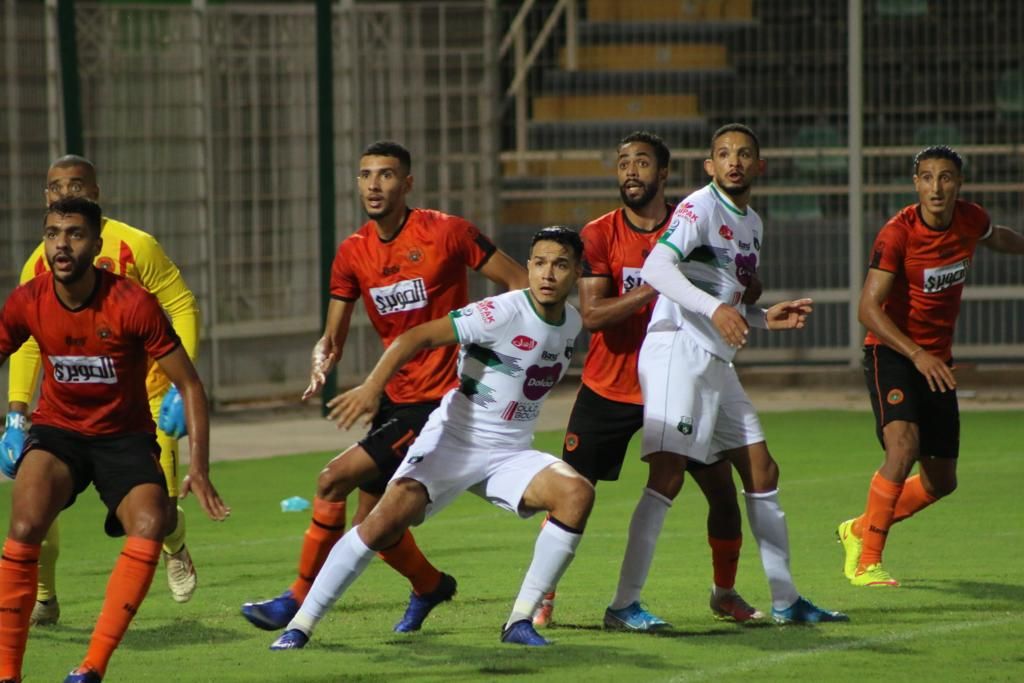 لقطة من مباراة الرجاء والفتح