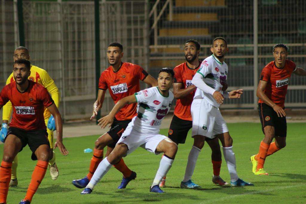 لقطة من مباراة الرجاء والفتح