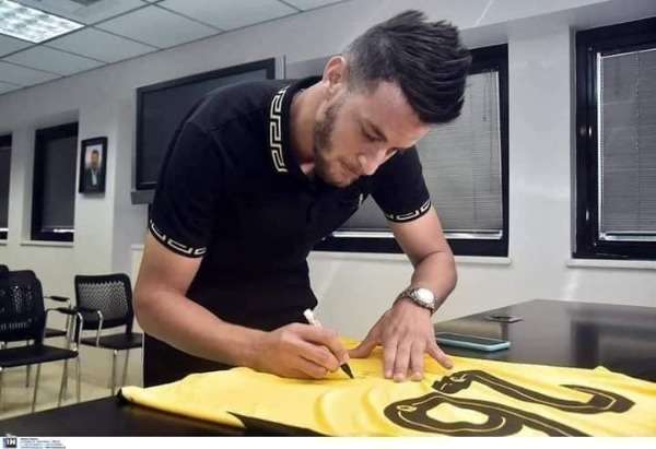 من تقديم اللاعب