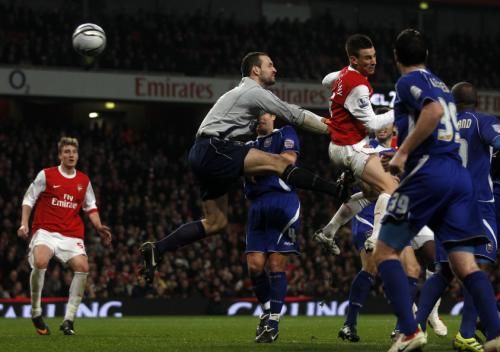 2011-01-252011-01-25t214027z_01_clh113_rtridsp_3_soccer-england-cup_reuters