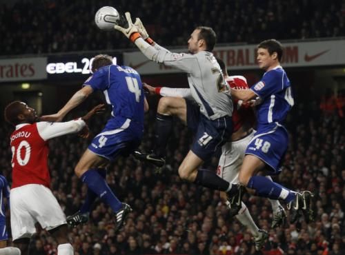 2011-01-252011-01-25t203013z_01_clh102_rtridsp_3_soccer-england-cup_reuters