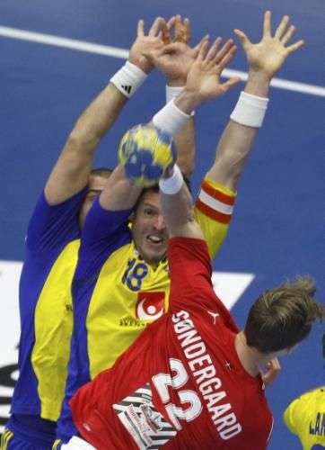 2011-01-252011-01-25t195339z_01_hnd340_rtridsp_3_handball_reuters