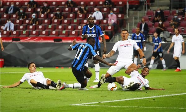 من مباراة إنتر وإشبيلية