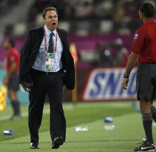 2011-01-252011-01-25t175415z_01_ac804_rtridsp_3_soccer-asian_reuters