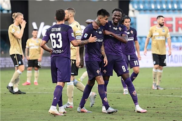 لاعبو فيورنتينا 