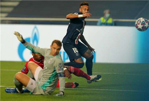 نوير تألق في النهائي الأوروبي