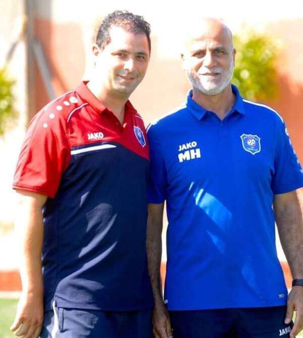 عمار على اليسار 