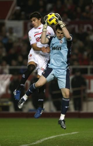 2011-01-262011-01-26t214413z_01_jn02_rtridsp_3_soccer-spain_reuters