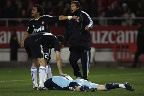 2011-01-262011-01-26t215326z_01_jn04_rtridsp_3_soccer-spain-cup_reuters
