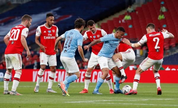 لاعبو آرسنال