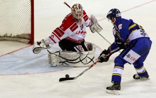2010-12-28t210155z_01_dav420_rtridsp_3_ice-hockey-spengler-cup_reuters