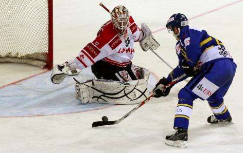 2010-12-28t210155z_01_dav420_rtridsp_3_ice-hockey-spengler-cup_reuters