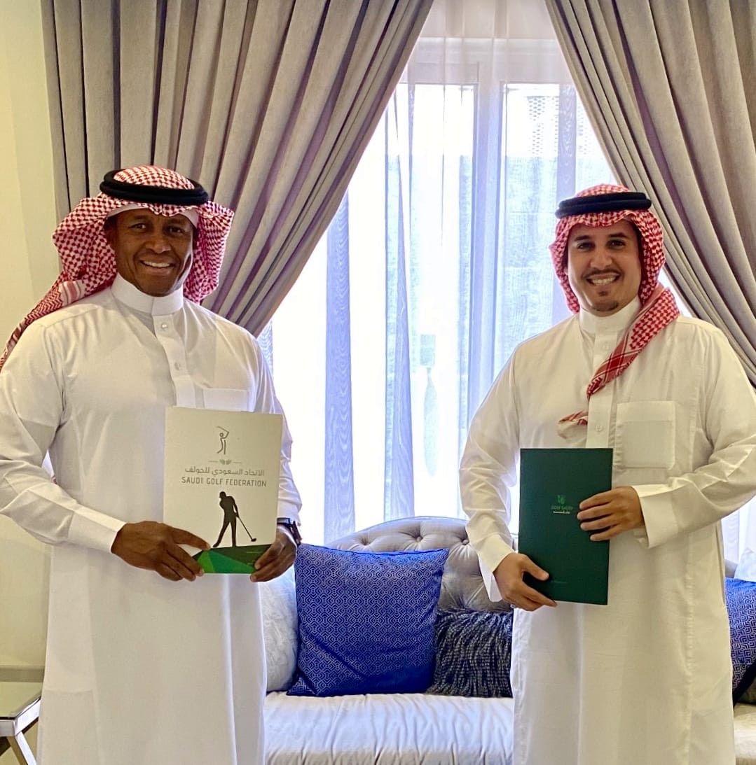 من التوقيع على العقد