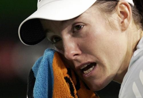 2011-01-272011-01-27t013604z_01_mel906_rtridsp_3_tennis-henin_reuters