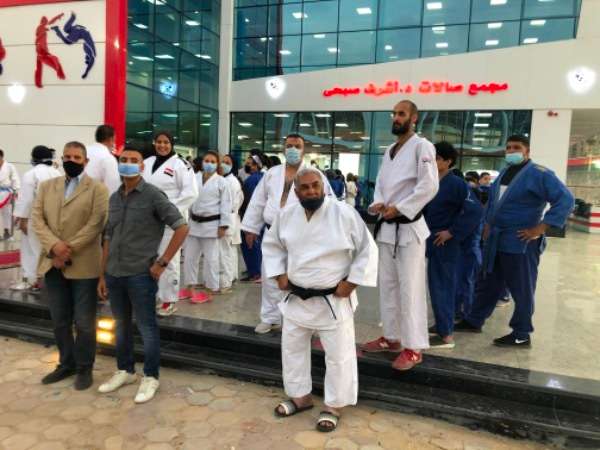 من الافتتاح