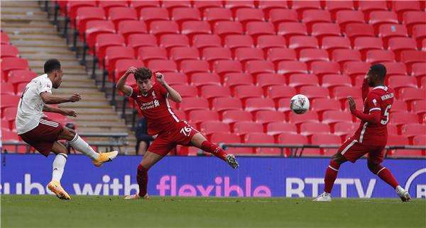 أوباميانج يسجل كرة الهدف