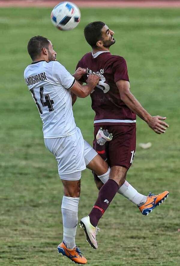 أحمد وأكرم في صراع على الكرة