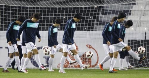 2011-01-272011-01-27t152558z_01_jyh118_rtridsp_3_soccer-asian_reuters