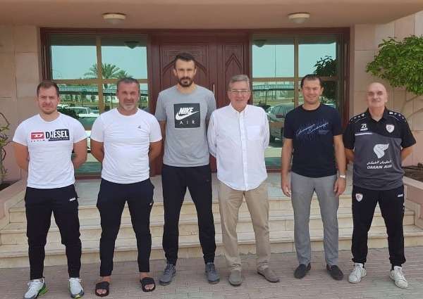 برانكو مع مساعديه