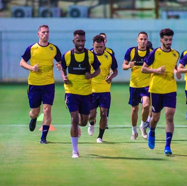 لاعبو التعاون 