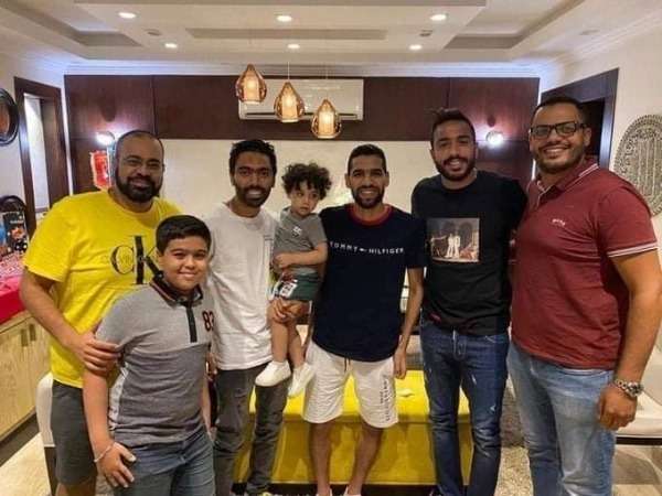 كهربا والشحات خلال زيارة مؤمن