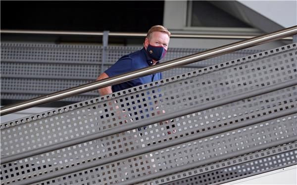 كومان متجه لملعب التدريبات