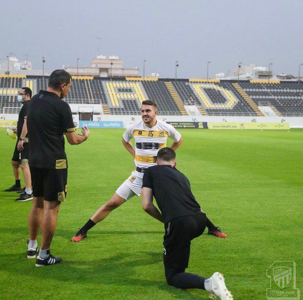المدرب فابيو كاريلي والمدافع برونو أوفيني