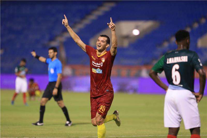 إيميليو زيلايا يحتفل بهدفه