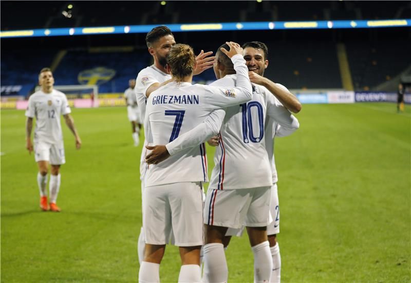 فرحة لاعبي فرنسا