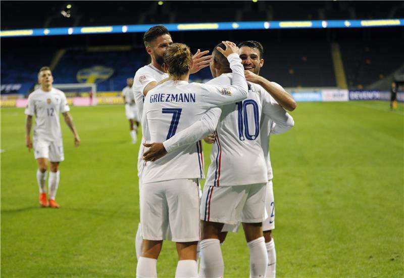 فرحة لاعبي فرنسا