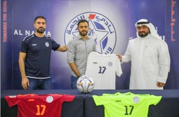 جانب من التوقيع