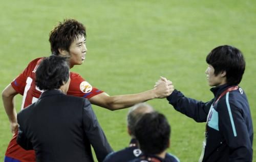 2011-01-282011-01-28t155238z_01_ac228_rtridsp_3_soccer-asian_reuters