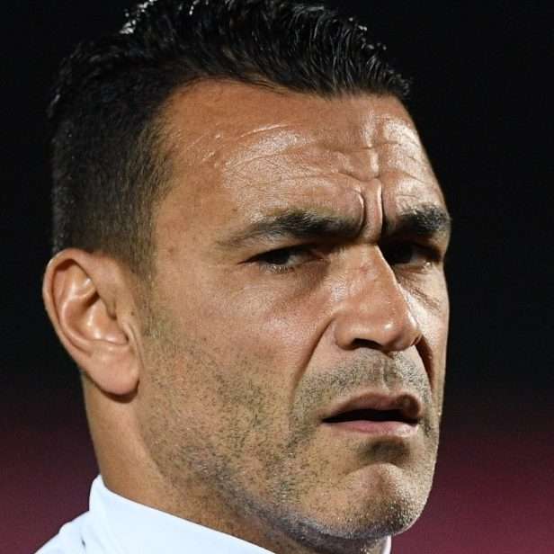 عصام الحضري