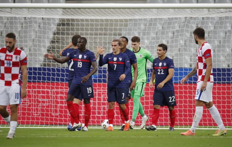 فرح الفرنسيين بالهدف الثالث