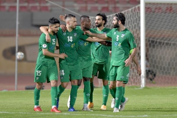 السنوسي الهادي مع فريقه