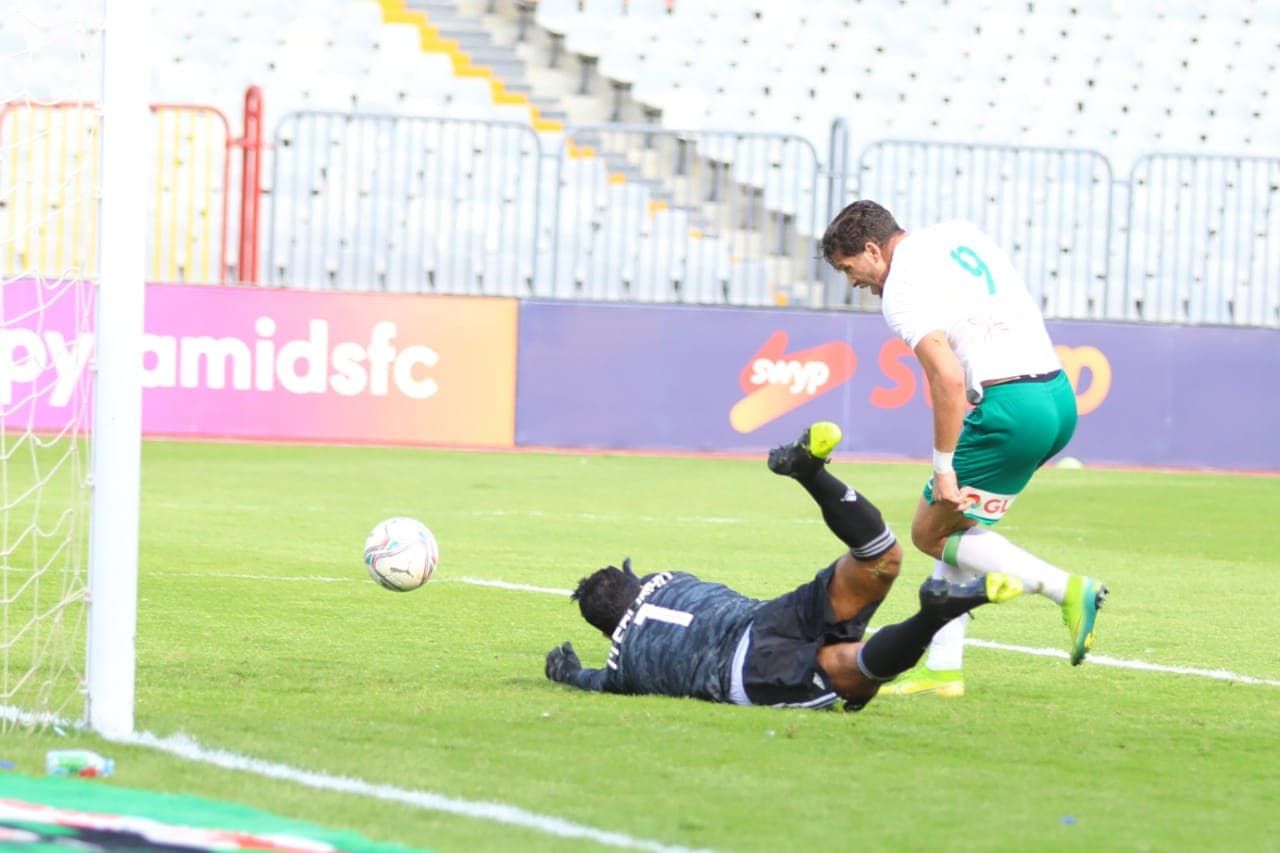 محمود وادي أثناء تسجيله الهدف