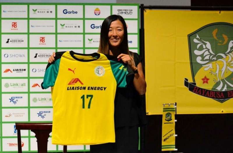 يوكي ناجاساتو مع فريقها الجديد للرجال