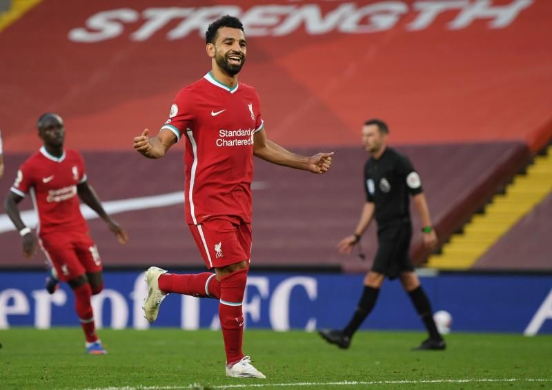 صلاح يحتفل