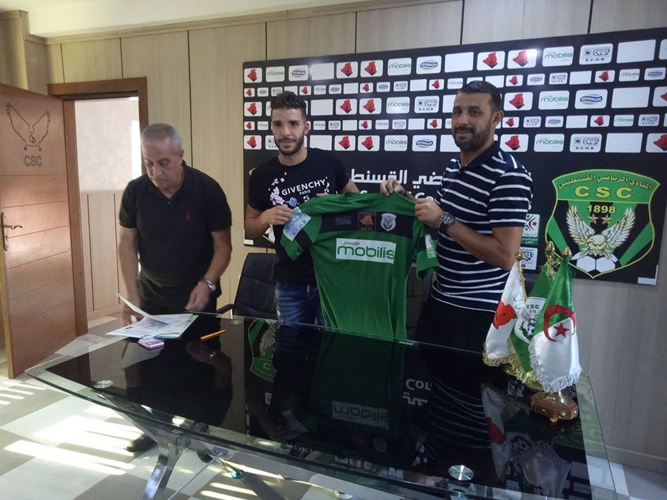 جانب من التوقيع