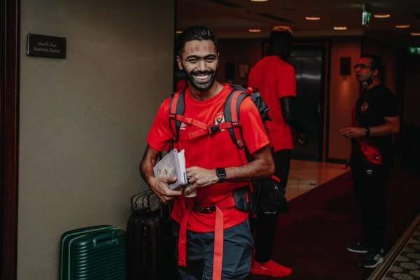 من وصول لاعبي الأهلي 