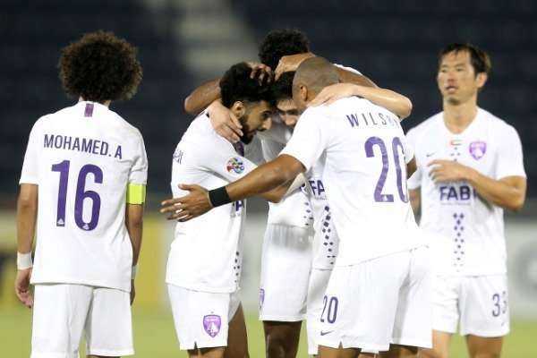 بندر الأحبابي مع لاعبي العين