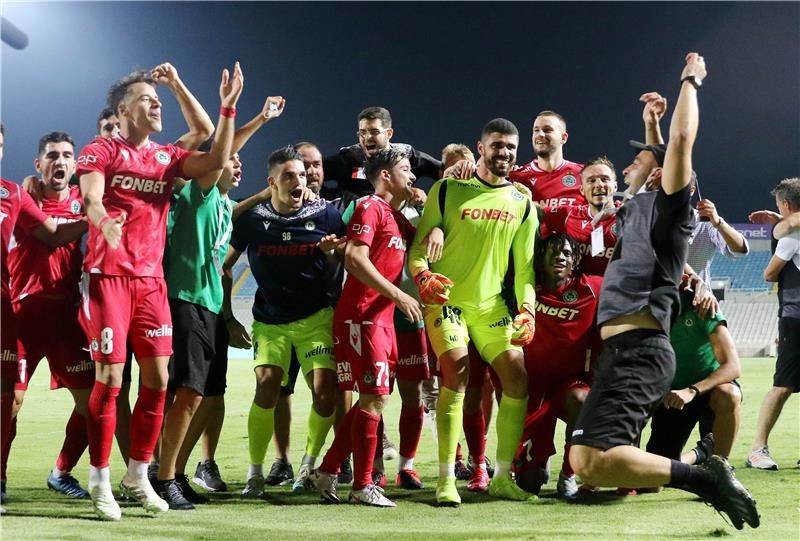 فرحة تأهل الفريق القبرصي