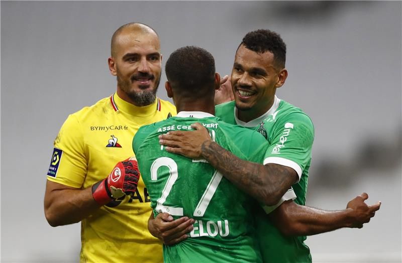 فرحة لاعبي سانت إيتيان