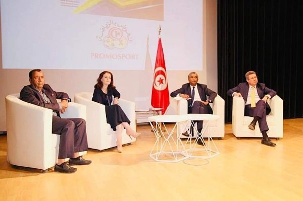 من الاجتماع