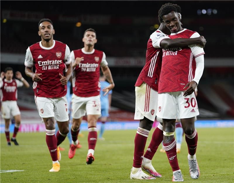 نكيتياه يحتفل بهدف الفوز