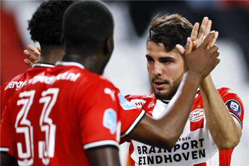 لاعبو إيندهوفن 