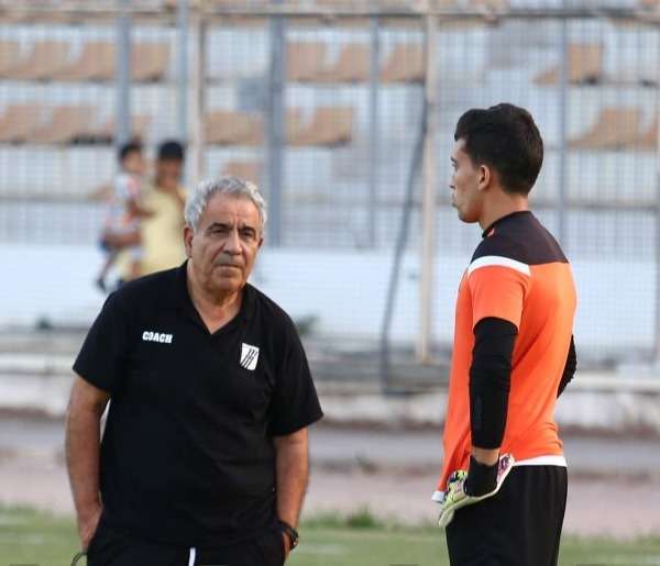 فوزي البنزرتي مع قائد الصفاقسي أيمن دحمان