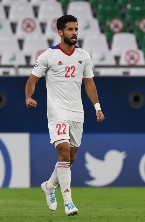 باوزير بقميص الشارقة