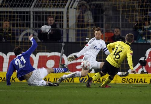 2011-02-042011-02-04t200335z_01_ina05_rtridsp_3_soccer-germany_reuters